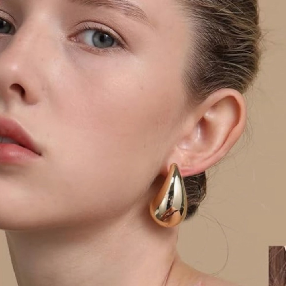 Designer inspired teardrop earrings.
